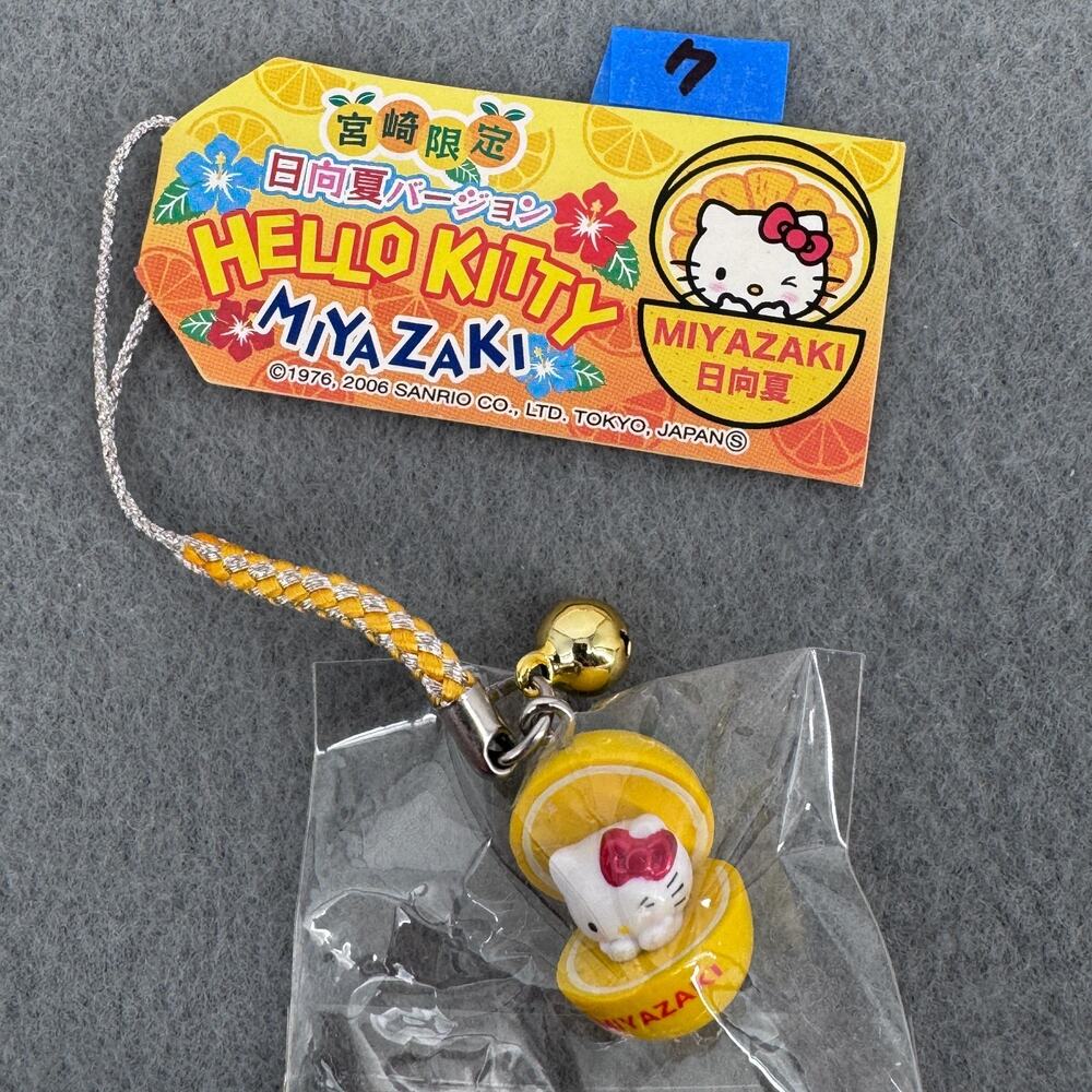 2006 Hello Kitty Gotochi‎ Miyazaki Hyuganatsu Citrus Keychain Phone Strap